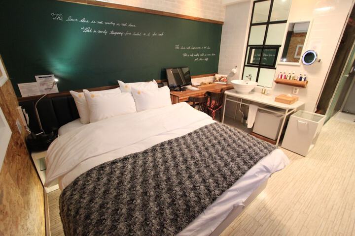 Room 47 of 68