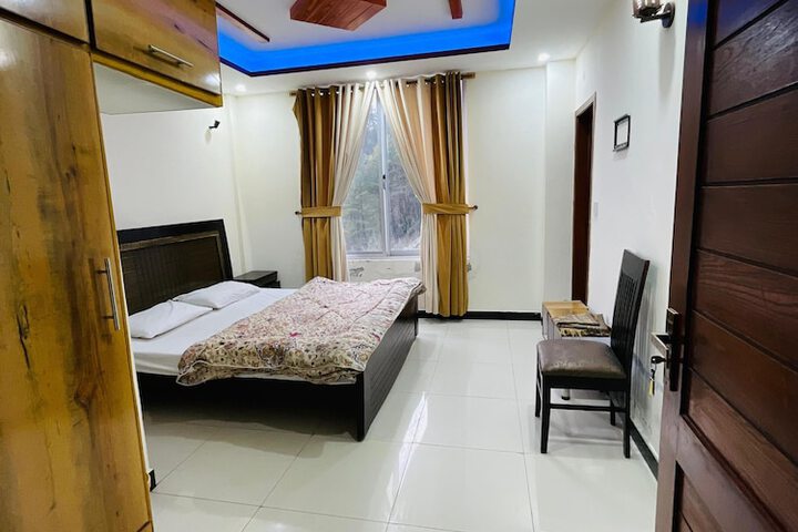 Room 9 of 20