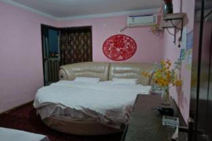 Room 5 of 6