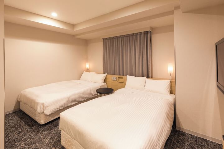 Room 11 of 32