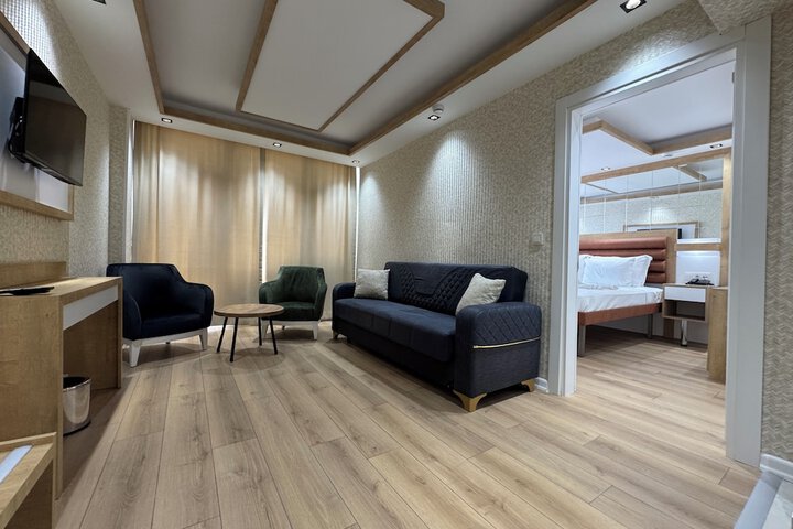 Room 9 of 33