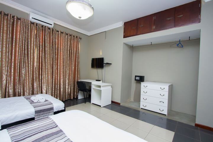 Room 4 of 27