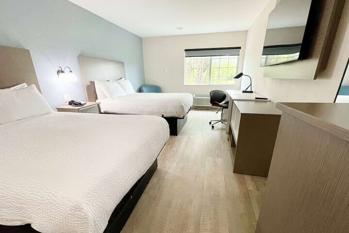 2 Double Beds (3 of 10)