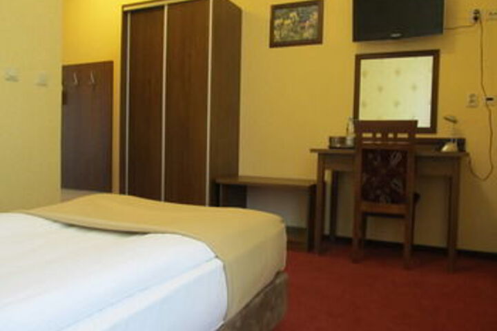 Room 12 of 38