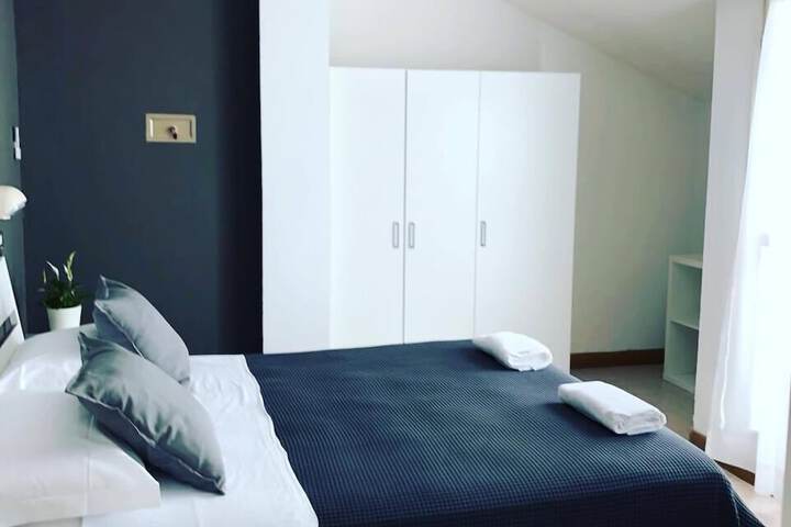 Room 12 of 76