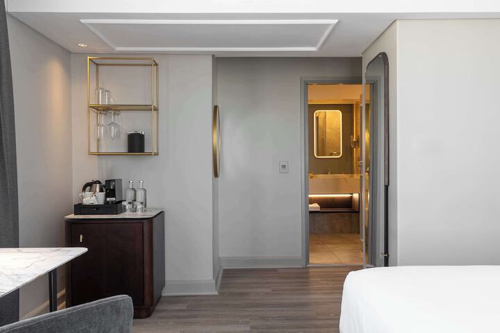 Room 21 of 236