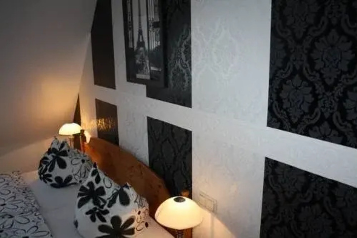 Room 13 of 21