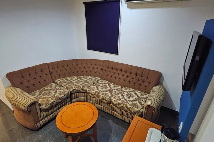 Room 33 of 46