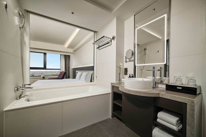 Room 30 of 107