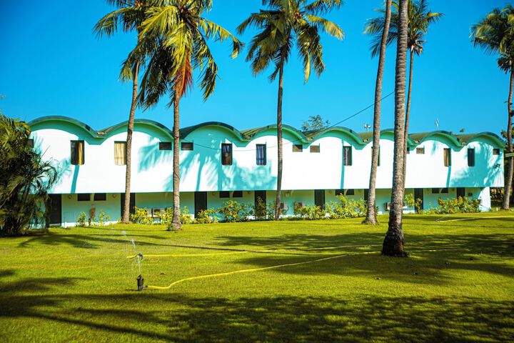 Hotel Exterior 56 of 58