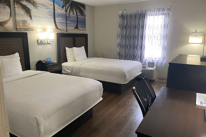 Double Accessible Queen Size Bed (1 of 5)