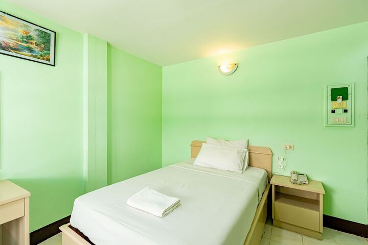 Room 30 of 82