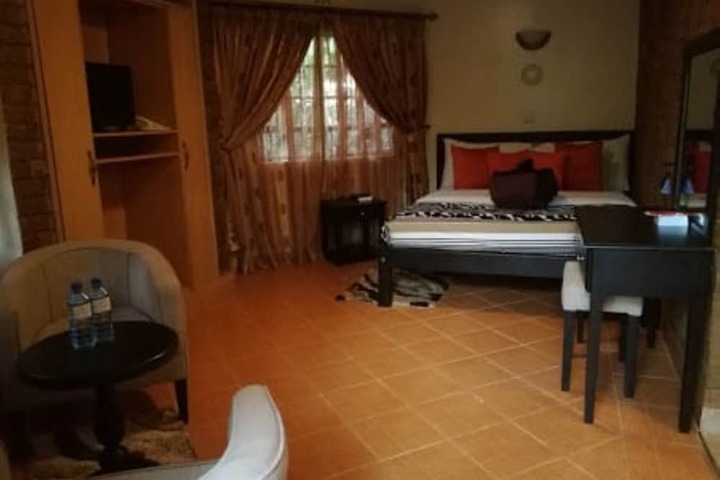 Room 4 of 31