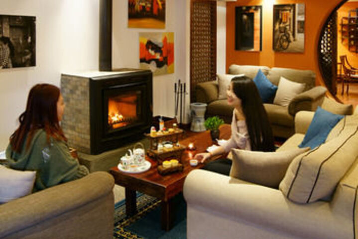 Lounge 32 of 55