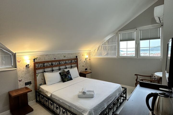 Room 11 of 19
