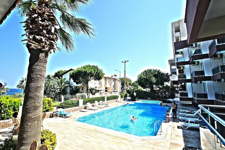 Oz Guzelcamli Otel in Kusadasi