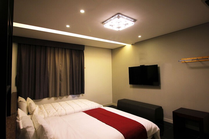 Room 26 of 74