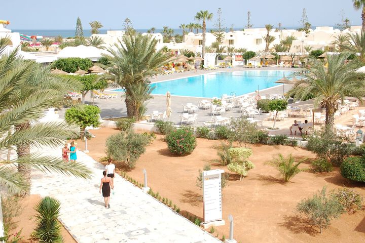 Hotel with Pool