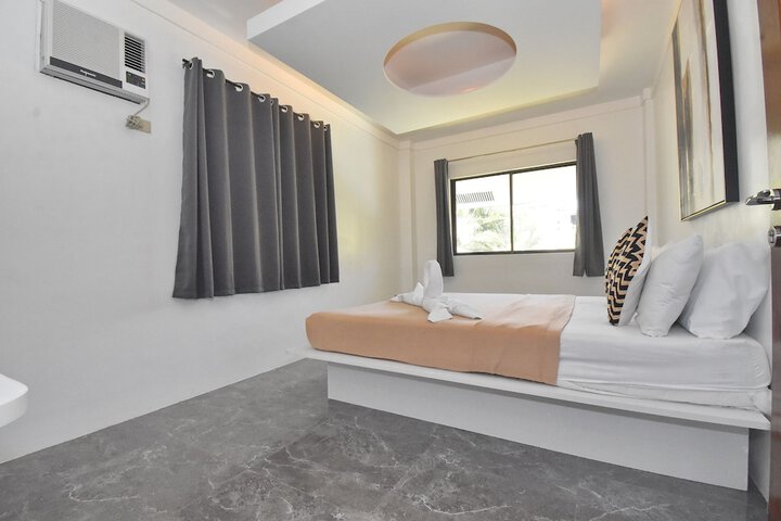 Room 28 of 76