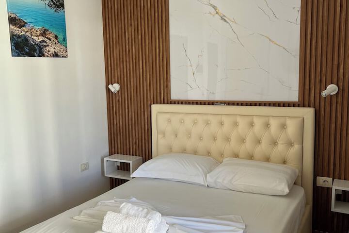 Room 27 of 53
