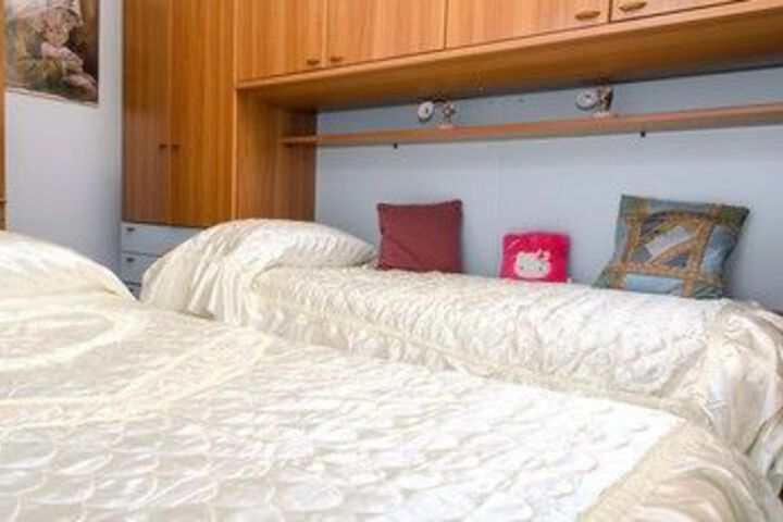 Room 12 of 25