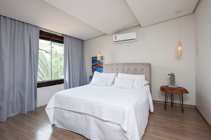 Room 4 of 28
