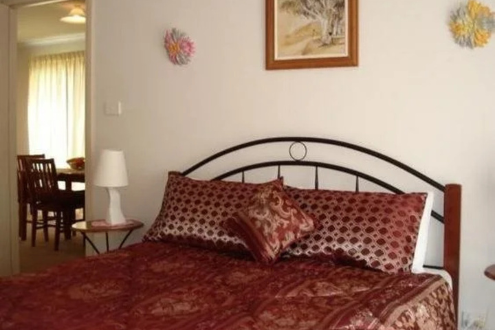 Room 4 of 12