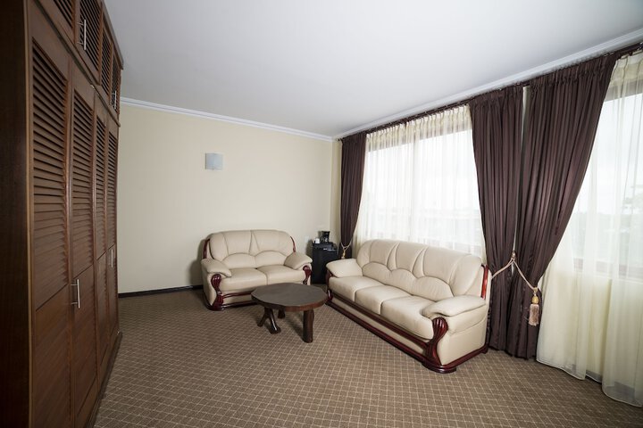 Room 6 of 40