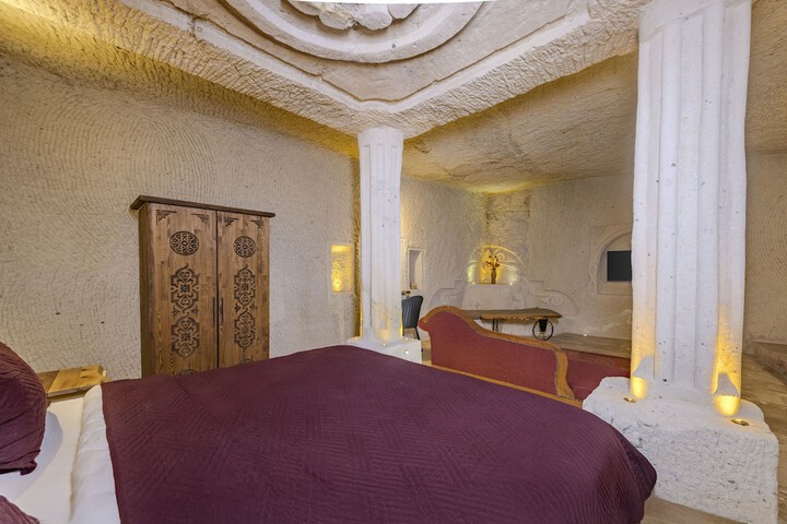 Room 15 of 105