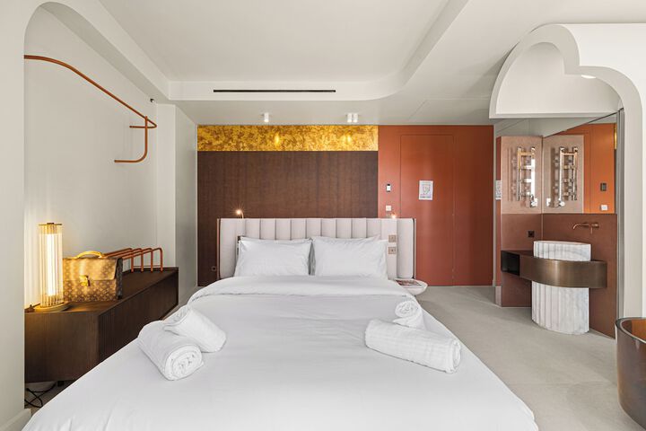 Room 32 of 102