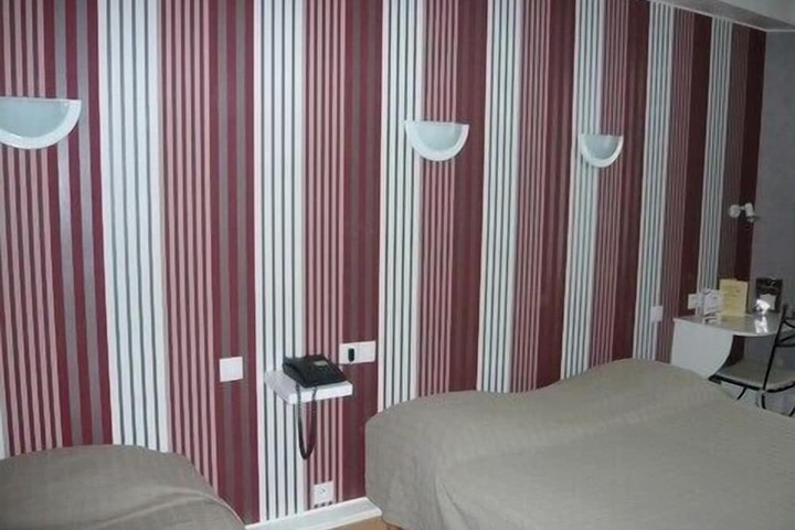 Room 11 of 21