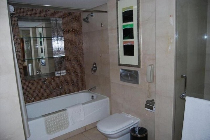 Room 11 of 26