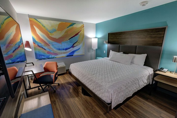 1 King Bed (9 of 10)