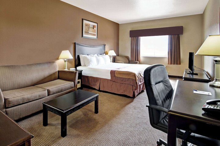 1 King Bed (9 of 11)