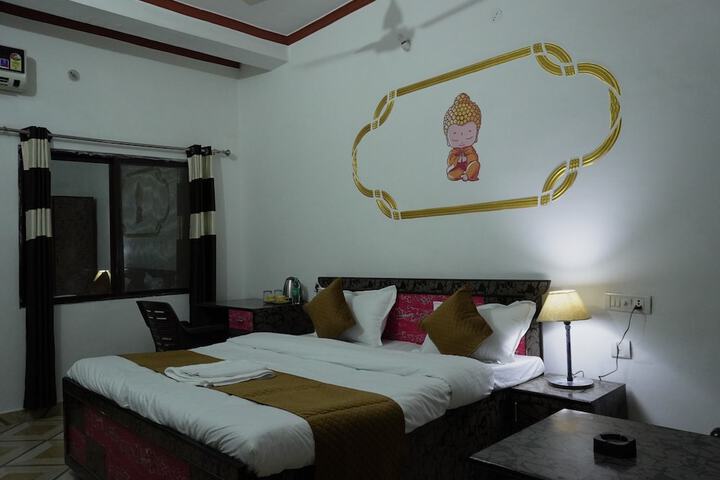 Room 2 of 41