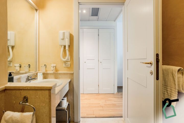Room 18 of 27