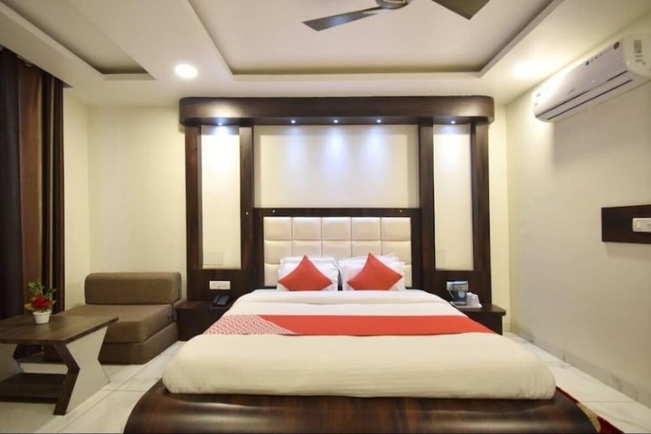 Room 3 of 16
