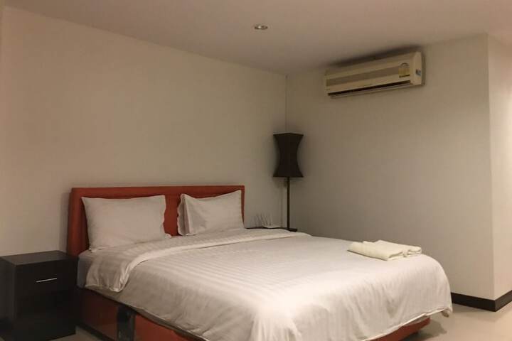Room 30 of 68