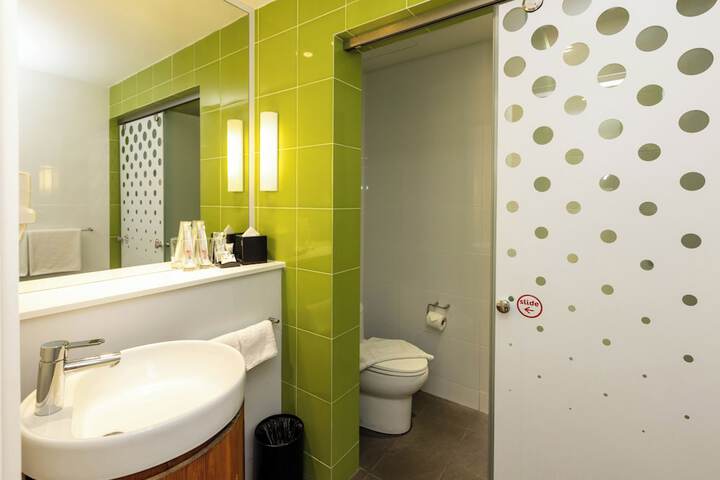 Room 15 of 28