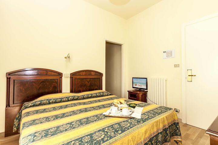 Room 5 of 19