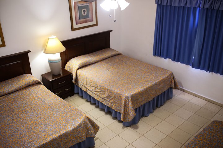 Room 5 of 32