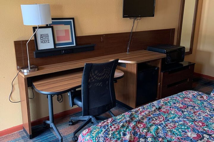 2 Queen Beds (5 of 13)