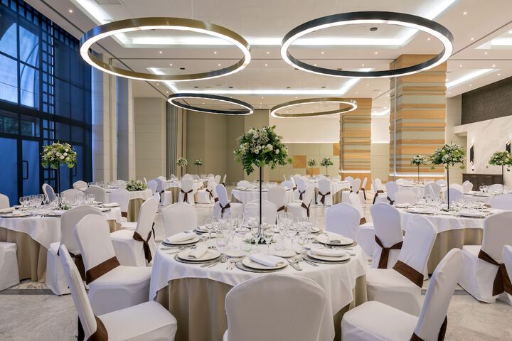 Ballroom/Hall 59 of 74