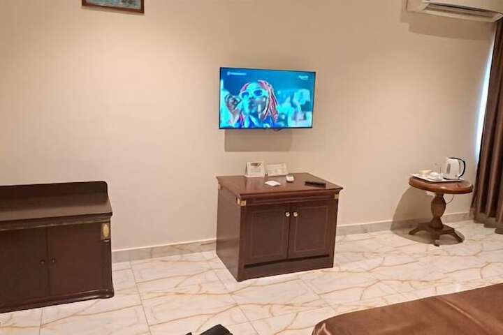 Room 5 of 65