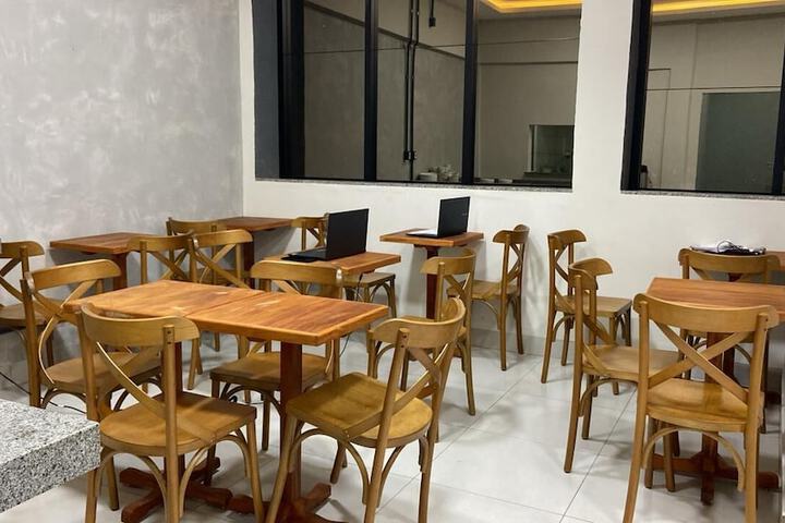 Dining 7 of 11