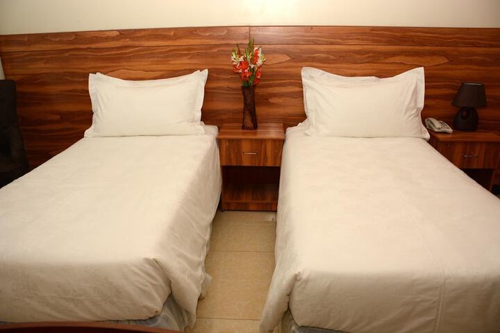 Room 6 of 39