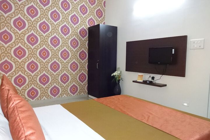 Room 10 of 51