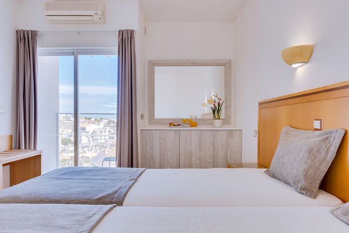 Room 8 of 37