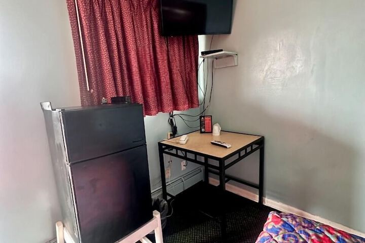 Room 6 of 14