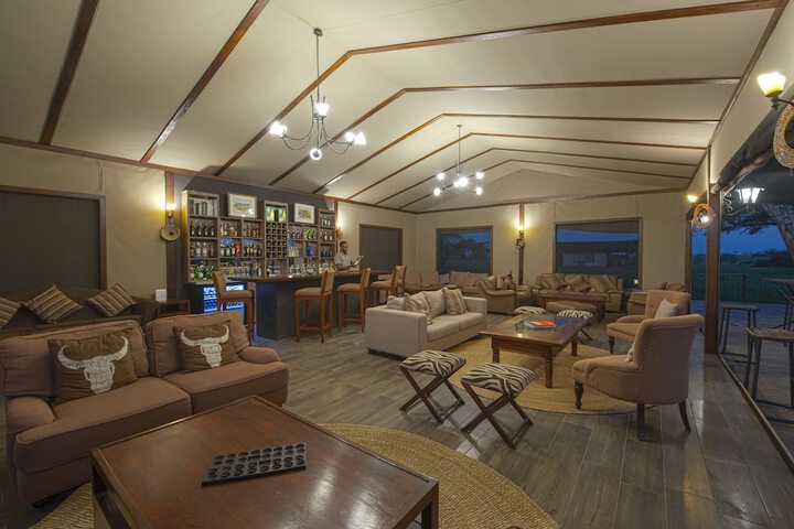 Lounge 27 of 44